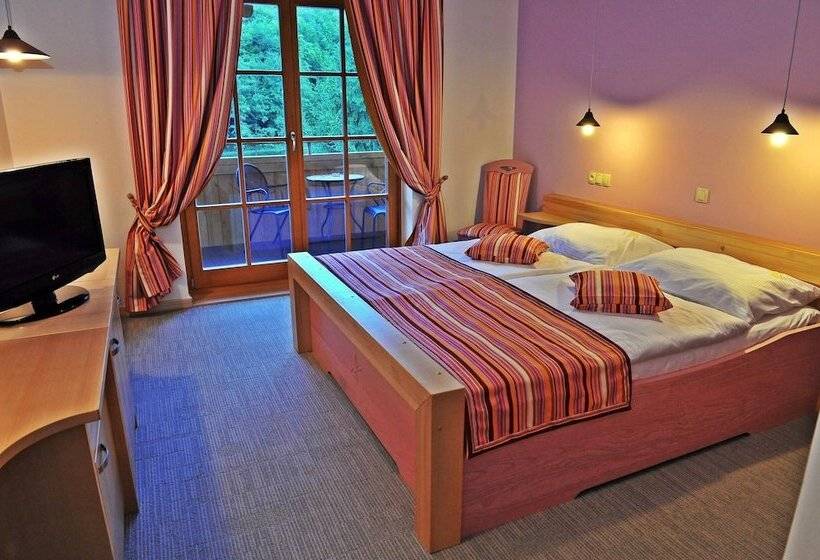 اتاق اکونومی, Natura Amon