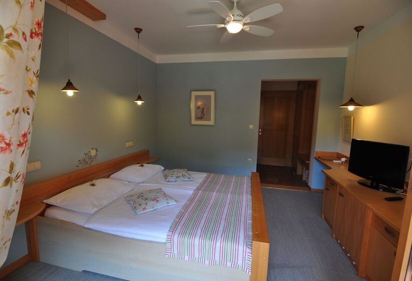 اتاق پرمیوم, Natura Amon