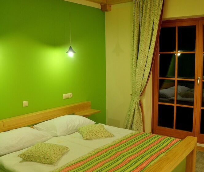 اتاق پرمیوم, Natura Amon