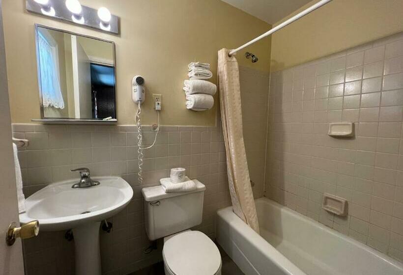 带大床的标准间, Relax Inn In Natural Bridge