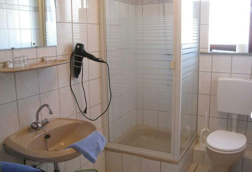 غرفة قياسية فردية, Restaurant Cafe Caro