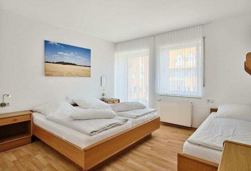 标准三人间, Restaurant Clemensaugust