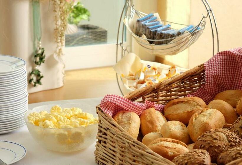 スタンダードトリプルルーム, Restaurant Clemensaugust