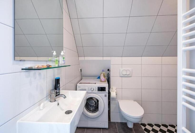 דירת חדר, Restaurant Loodsmans Welvaren