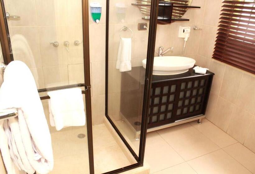 Люкс, Sportsmens Lodge