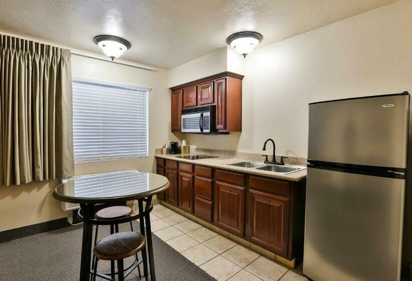 スタンダードスタジオ, The Chalet