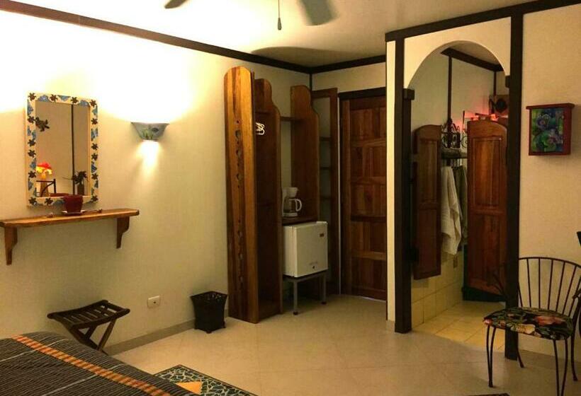 스탠다드 룸 킹사이즈 침대, Lucky Bug Bed And Breakfast
