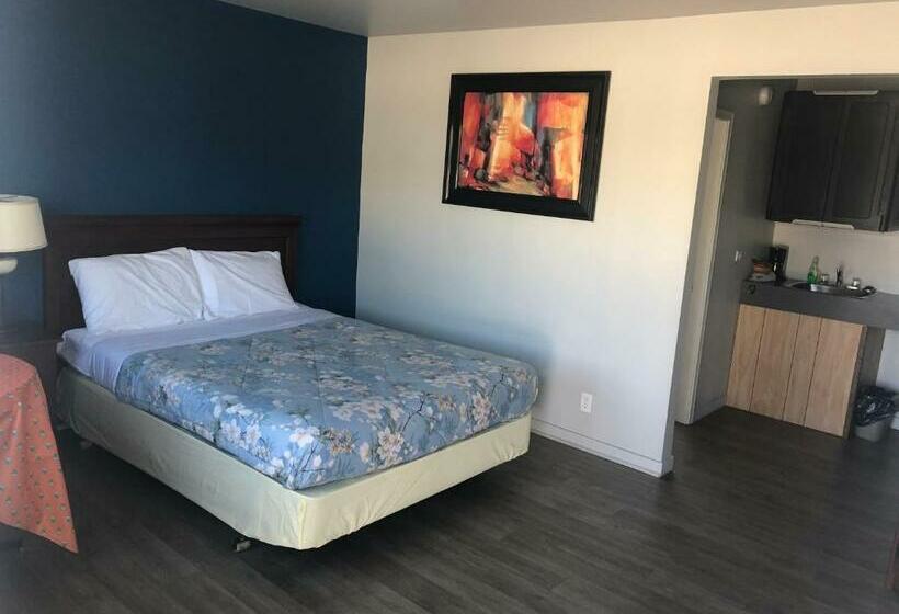 クイーンサイズベッドのスタンダードルーム, 5000 Motel