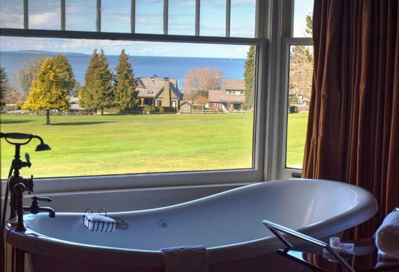 מיטת קינג בסוויטה, Crown Mansion Boutique Hotel & Villas