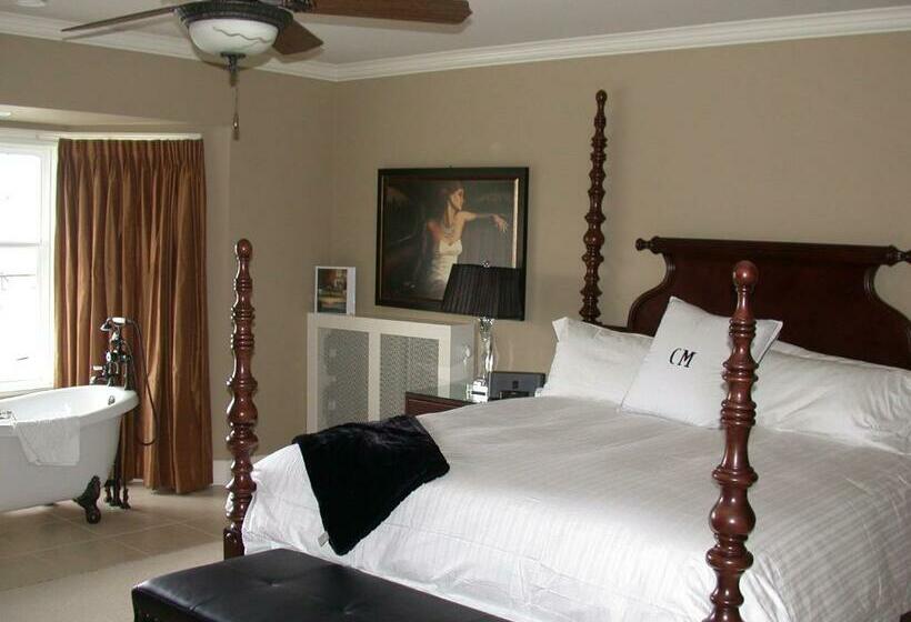 מיטת קינג בסוויטה, Crown Mansion Boutique Hotel & Villas