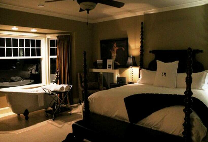 מיטת קינג בסוויטה, Crown Mansion Boutique Hotel & Villas