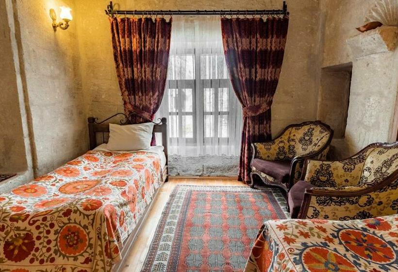 מיטת קינג בסוויטה, Amber Cave Suites