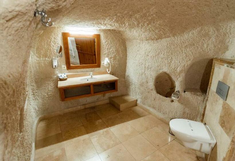 מיטת קינג בסוויטה, Amber Cave Suites