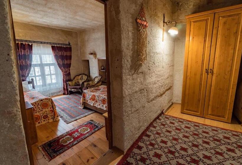 מיטת קינג בסוויטה, Amber Cave Suites