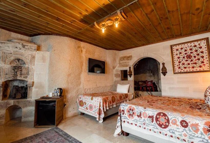 חדק דלוקס עם ג'קוזי, Amber Cave Suites