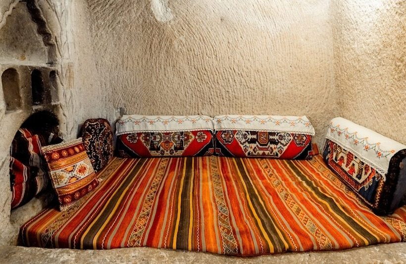 Полулюкс, Amber Cave Suites