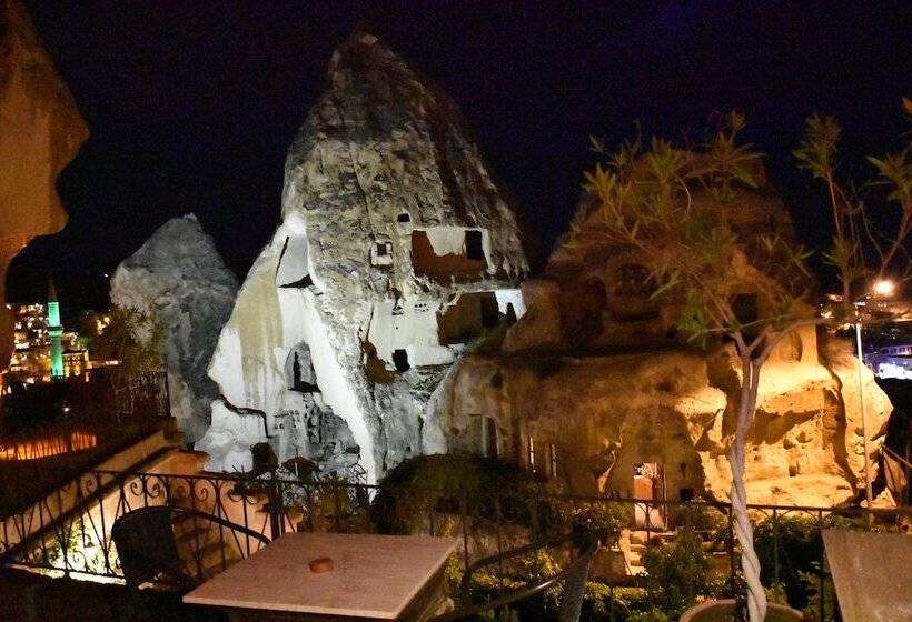 מיטת קינג בסוויטה, Amber Cave Suites