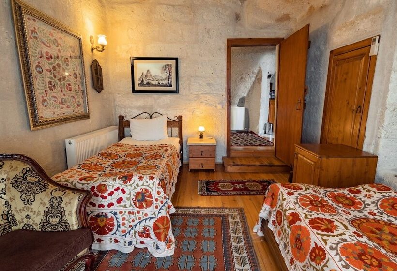 מיטת קינג בסוויטה, Amber Cave Suites