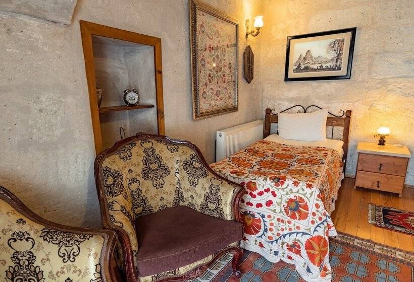 מיטת קינג בסוויטה, Amber Cave Suites