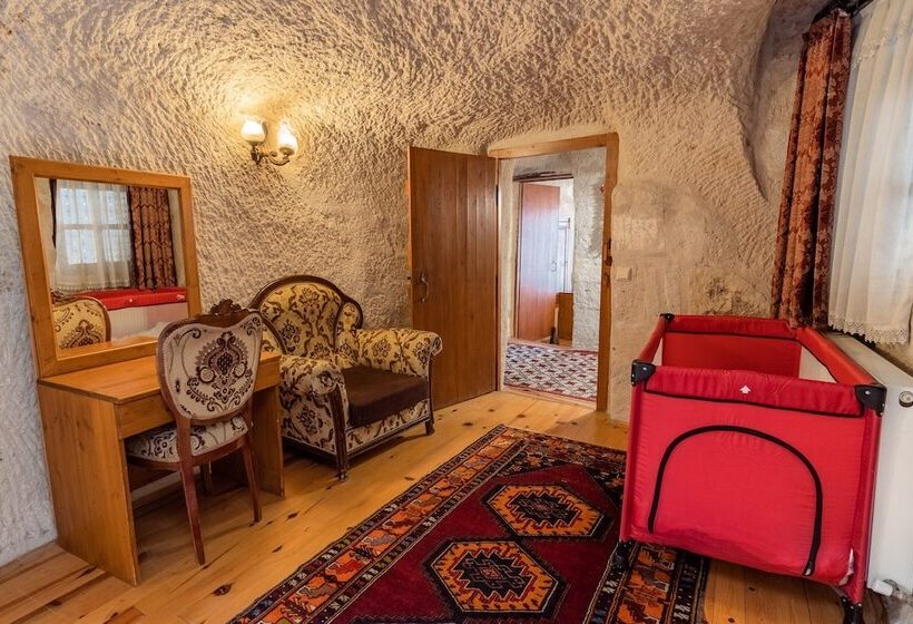 מיטת קינג בסוויטה, Amber Cave Suites