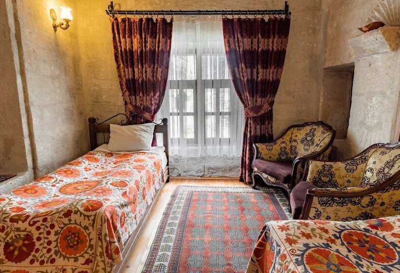 מיטת קינג בסוויטה, Amber Cave Suites