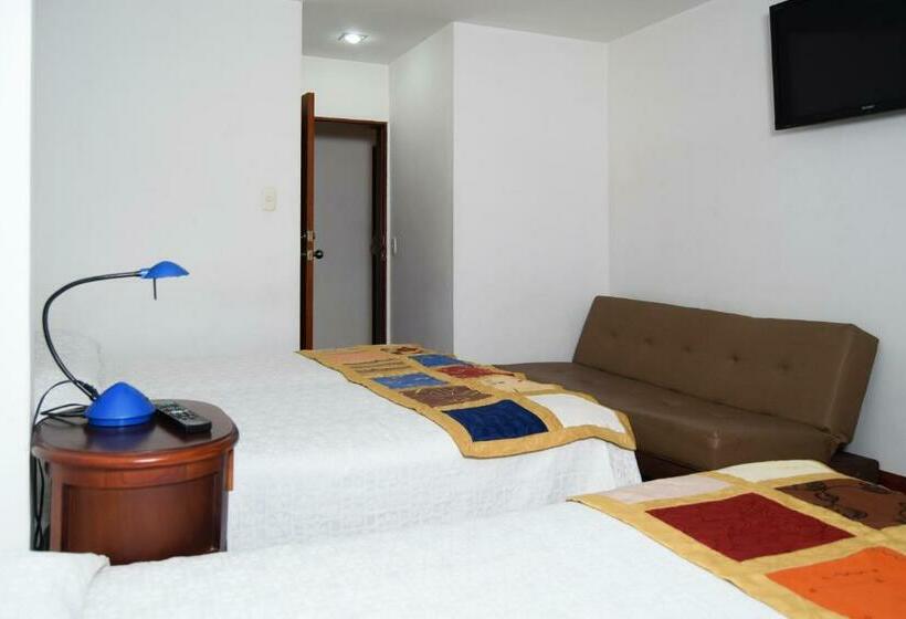 חדר סטנדרט לשלושה, Bolivar Plaza