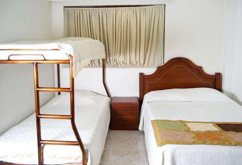 חדר סטנדרט לשלושה, Bolivar Plaza