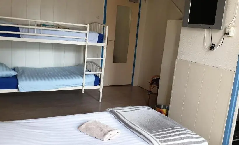 Standard Neljän Hengen Huone, De Zevende Hemel
