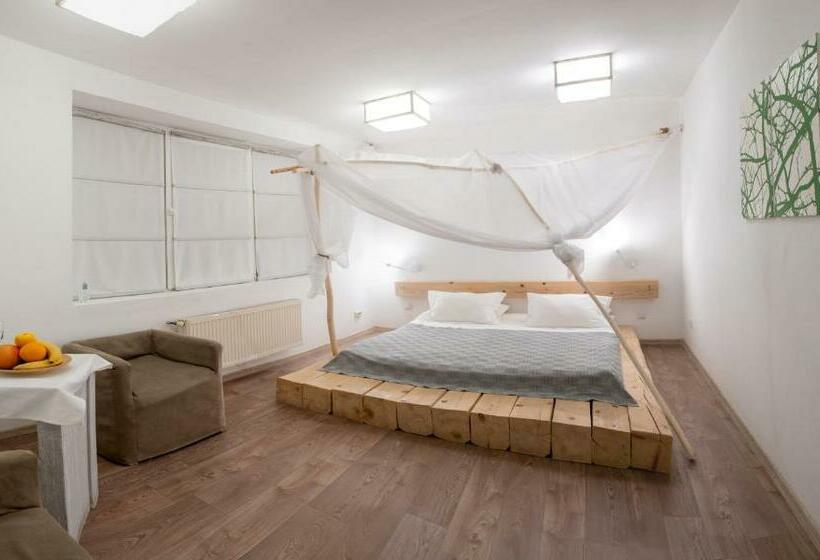 جناح, Higina Spa