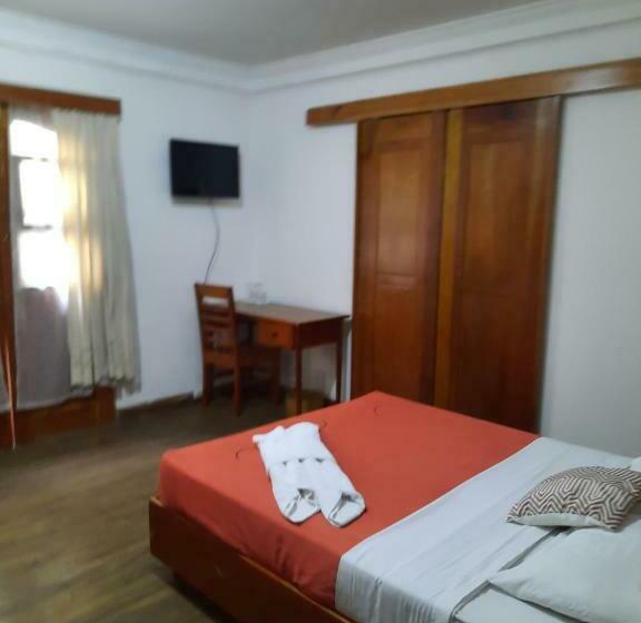 غرفة قياسية ثلاثية, Luz De Luna