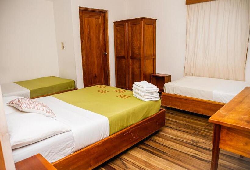 غرفة قياسية ثلاثية, Luz De Luna