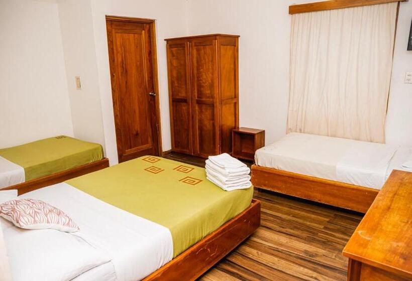 غرفة قياسية ثلاثية, Luz De Luna