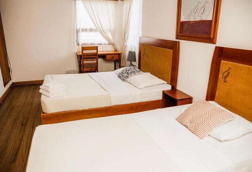 غرفة قياسية ثلاثية, Luz De Luna