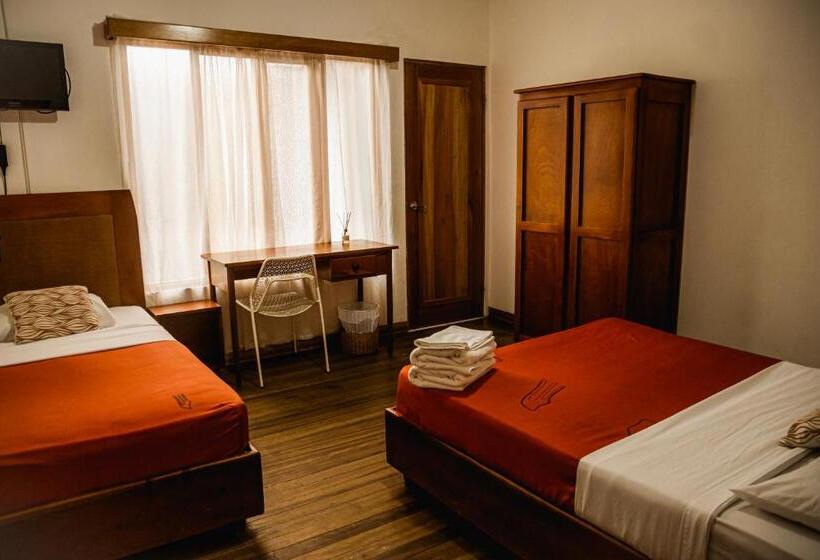 غرفة قياسية, Luz De Luna