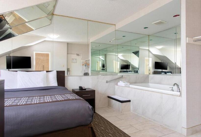 자쿠지 스위트, Super 5 Inn