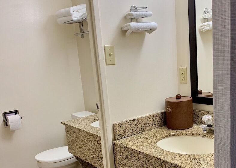 자쿠지 스위트, Super 5 Inn