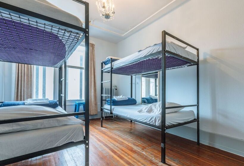 ルームシェアのワンベッド, The Cambie Hostel Gastown