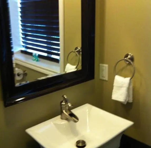 اتاق استاندارد با سرویس بهداشتی مشترک, The Duckworth Inn