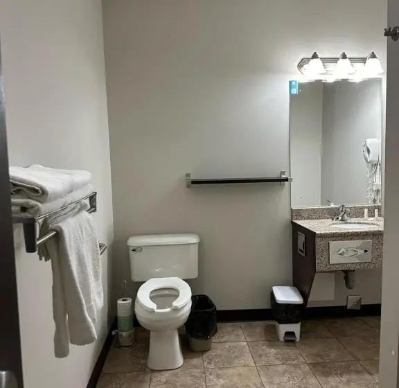 Standard-invahuone, Travelodge By Wyndham Wetaskiwin