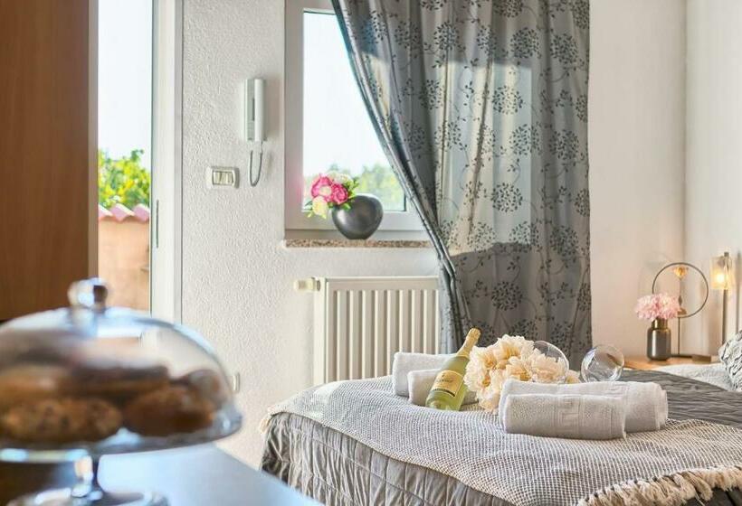 Студио Стандарт Вид на Сад, Villa Mihaela