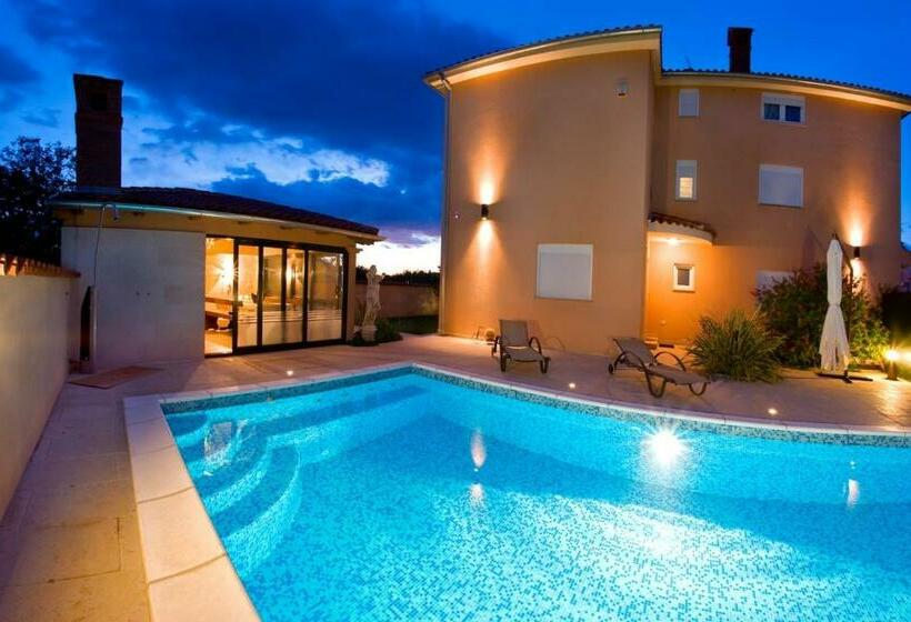 Студио Стандарт Вид на Сад, Villa Mihaela