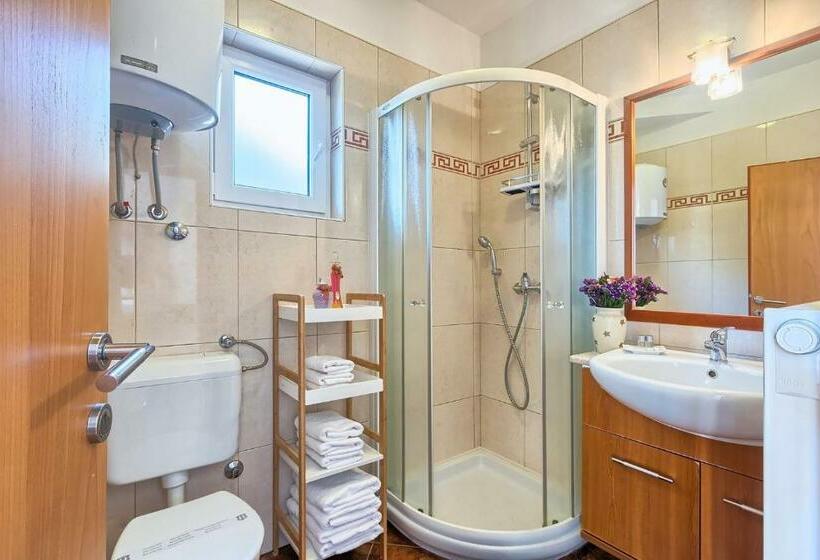 Студио Стандарт Вид на Сад, Villa Mihaela