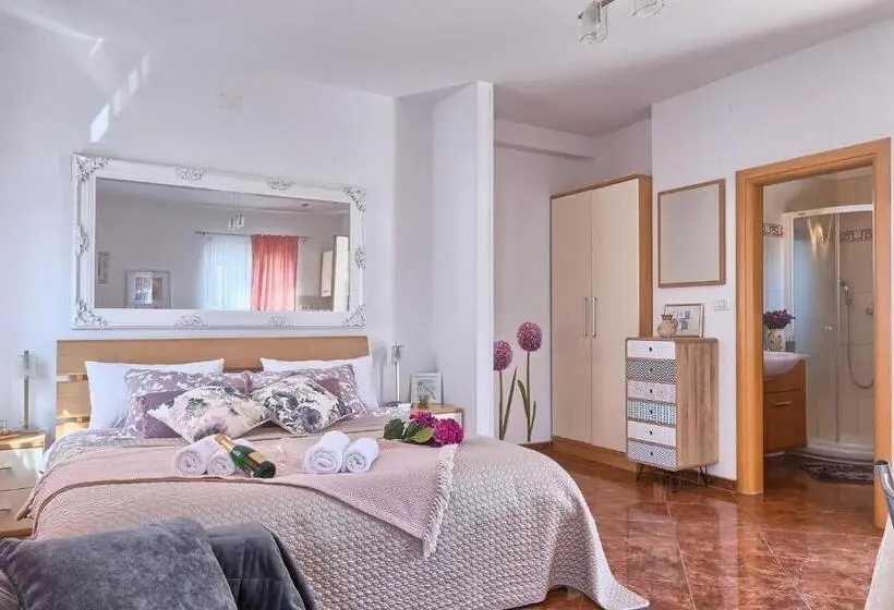 スーペリアスタジオ, Villa Mihaela
