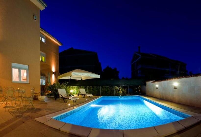 Студия Стандарт, Villa Mihaela