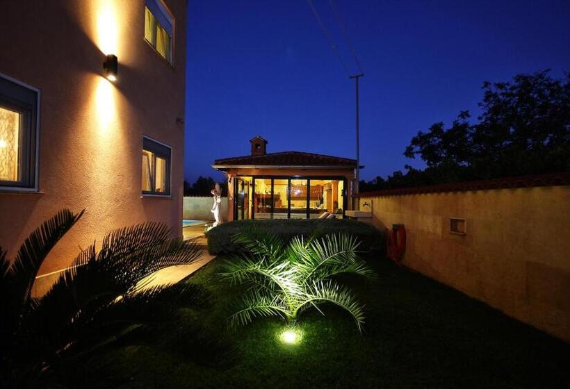Студио Стандарт с Террасой, Villa Mihaela