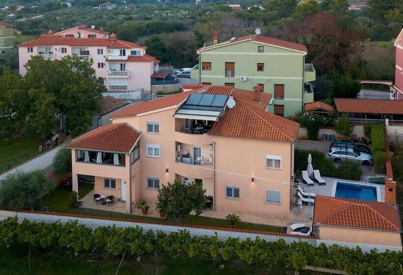 Студио Стандарт с Террасой, Villa Mihaela
