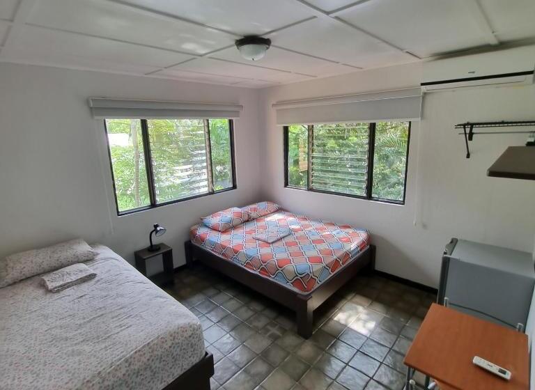 اتاق استاندارد سه تخته با سرویس بهداشتی مشترک, Casa Pura Vida Surf Hostel   Tamarindo Costa Rica