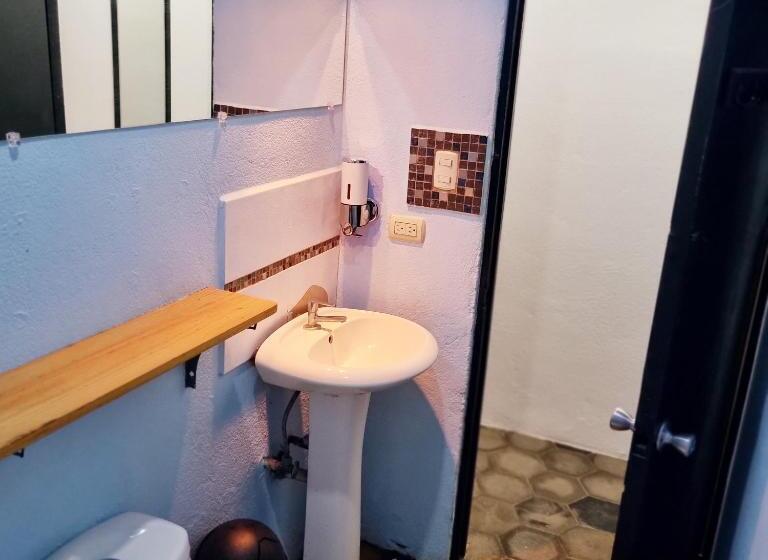 اتاق استاندارد, Casa Pura Vida Surf Hostel   Tamarindo Costa Rica