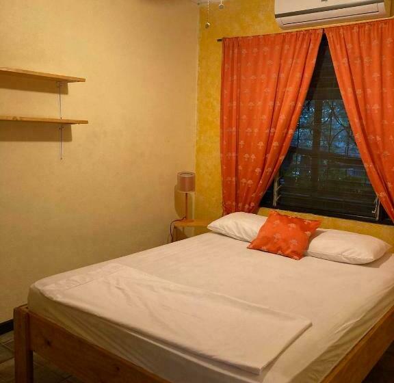 带共用浴室的标准房间, Casa Pura Vida Surf Hostel   Tamarindo Costa Rica