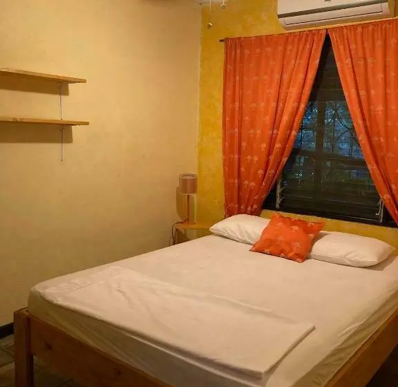 バス共有のスタンダードルーム, Casa Pura Vida Surf Hostel Tamarindo Costa Rica